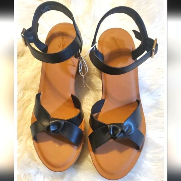 Ladies Black Platform heel criss cross  sandals sz 11 - Picture 6 of 7
